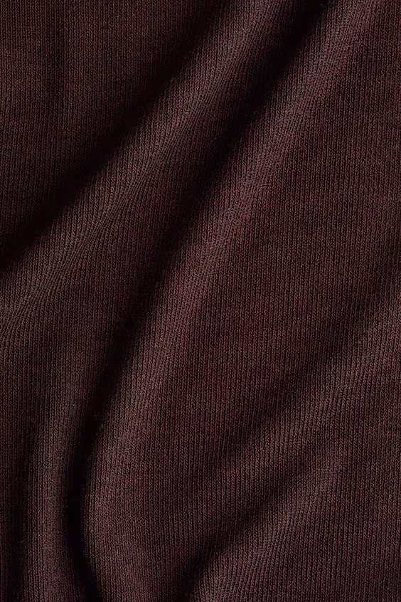 Майка без рукавов с воротником на половину горловины