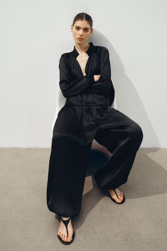 Оверсайз блузка с вырезом v