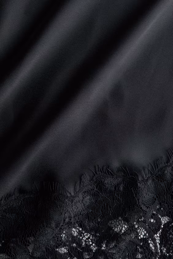 Платье с открытой спиной из атласа