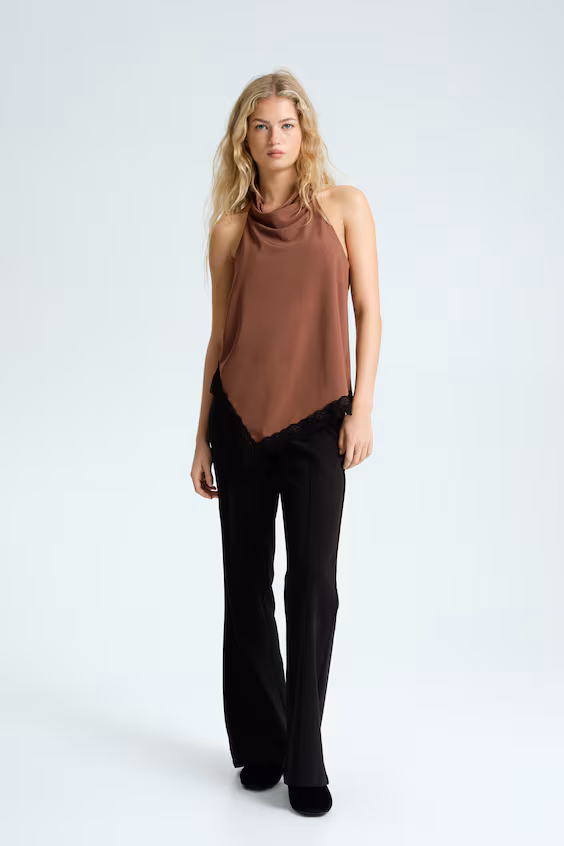 Топ с запахом на шее и кружевом