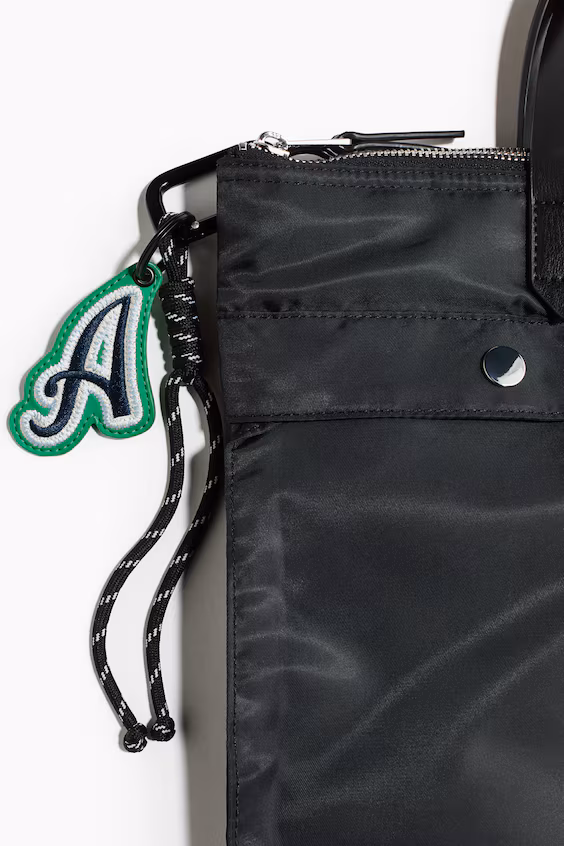 Декоративный аксессуар для чемодана