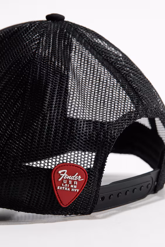 Кепка-тракер с деталями