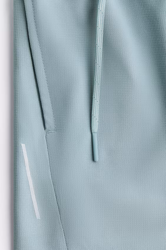 Легкие быстросохнущие беговые шорты