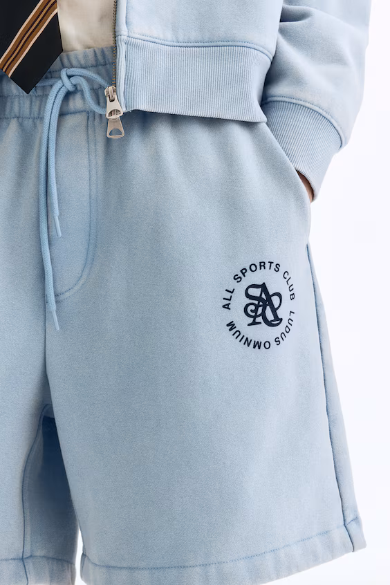 Шорты в свободном стиле