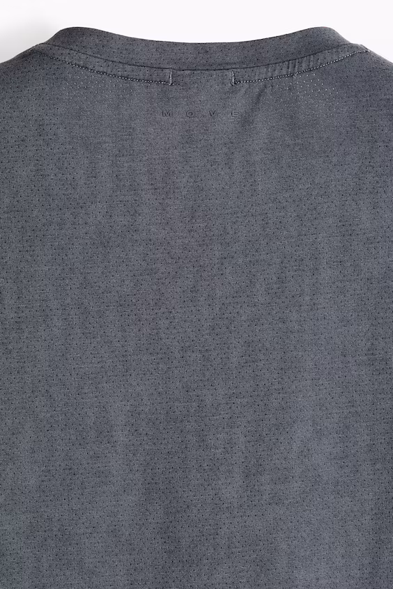 Топ для спорта с технологией drymove™ regular fit