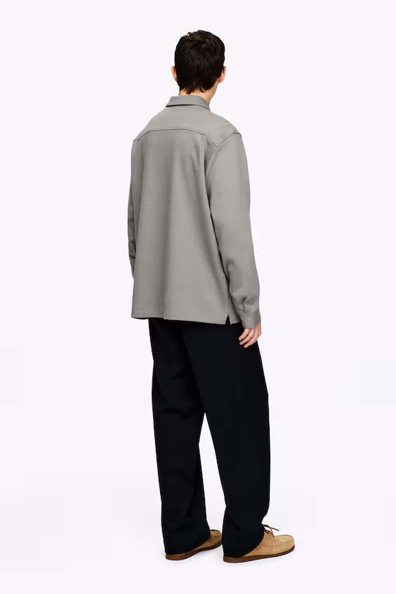 Пальто из мягкой вязаной ткани