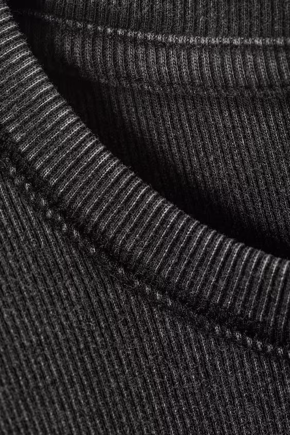 Футболка в рубчик с длинным рукавом