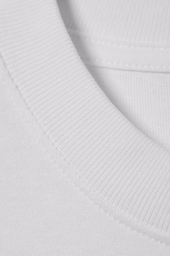 Футболка с графическим принтом в свободном стиле