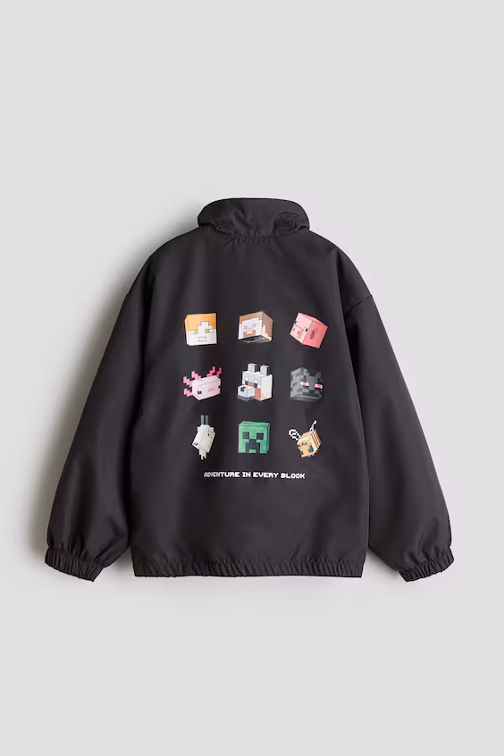 Ветровка с капюшоном