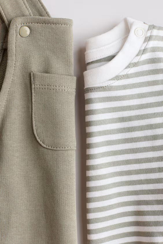 Комплект футболки и комбинезона