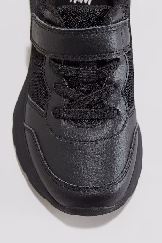 Школьные кроссовки