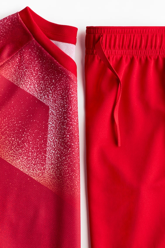 Комплект футболки и шорт с технологией drymove™