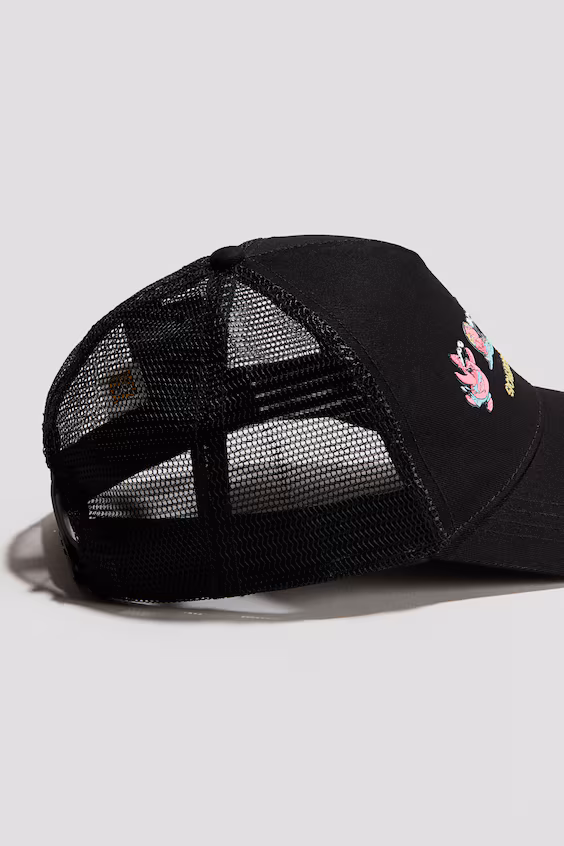 Кепка трекер с принтом