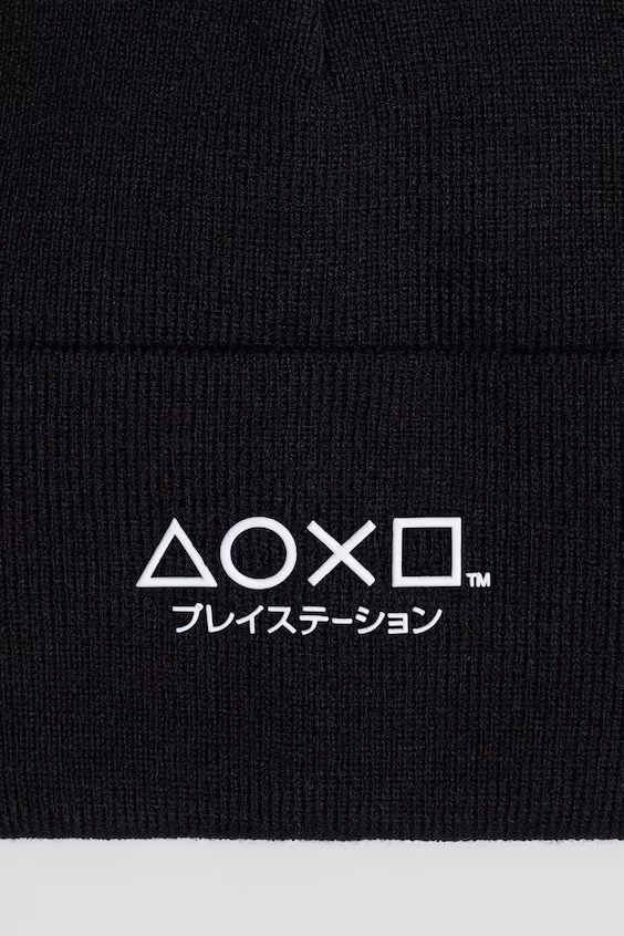 Шапка с принтами