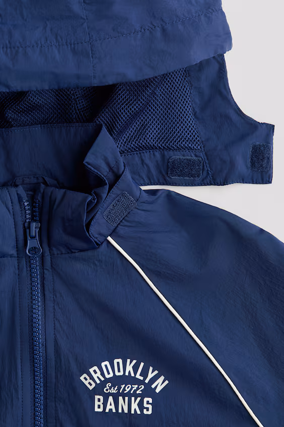 Ветровка из нейлона с капюшоном