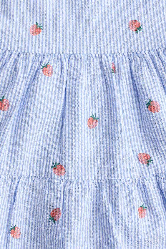 Платье из анагоженной ткани с французскими складками