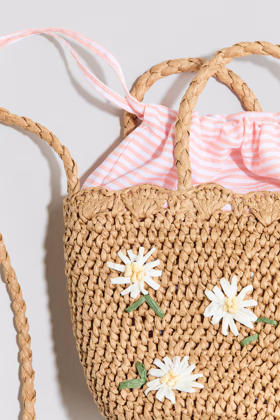 Соломенная сумка через плечо с аппликациями