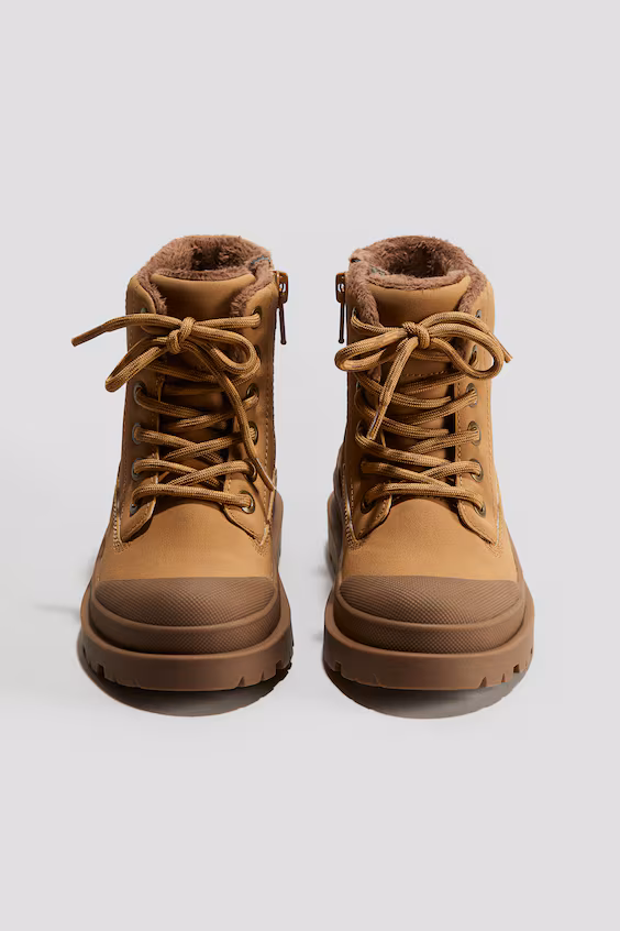 Ботинки с водонепроницаемыми шнуровками
