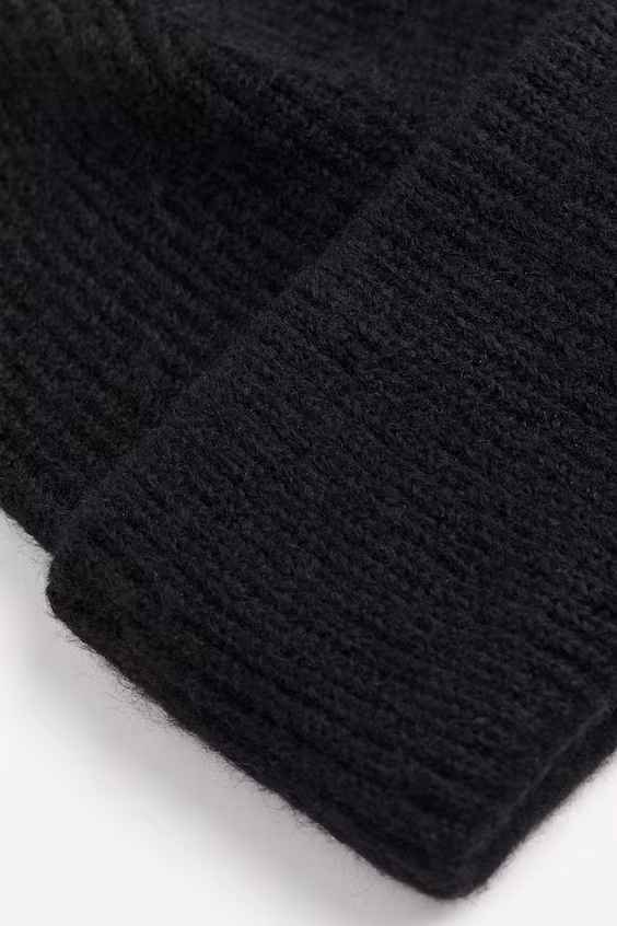 Шапка из ребристого трикотажа