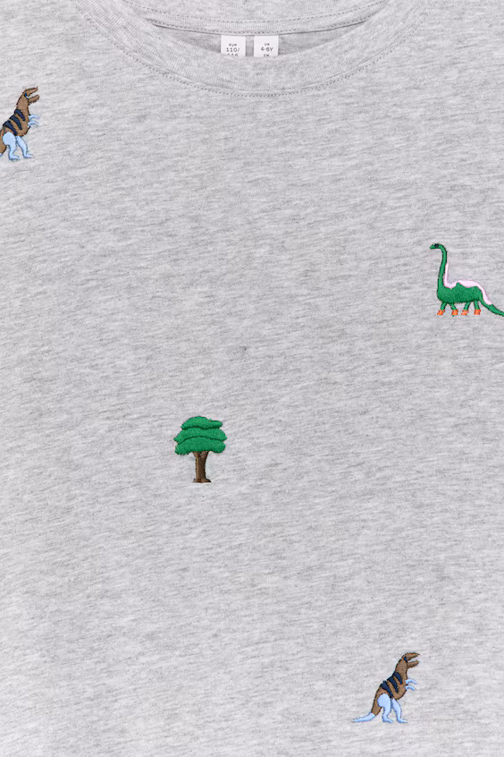 Футболка с вышивкой