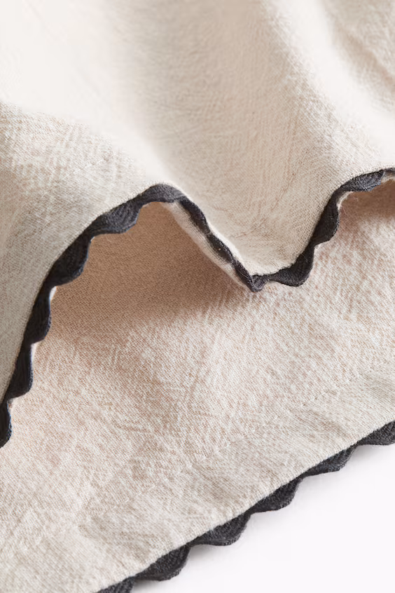 Набор из 2 салфеток с волнующим краем