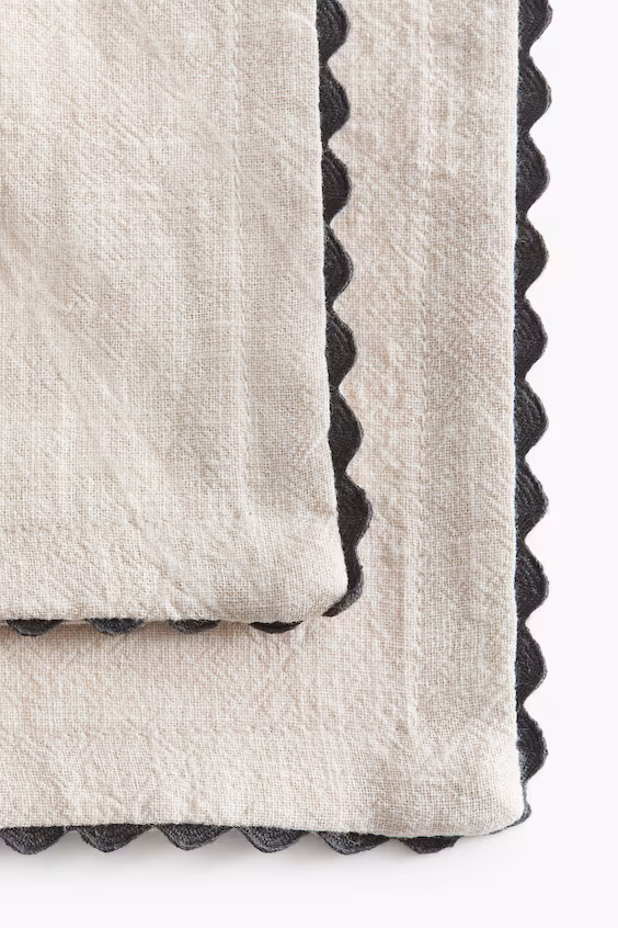 Набор из 2 салфеток с волнующим краем