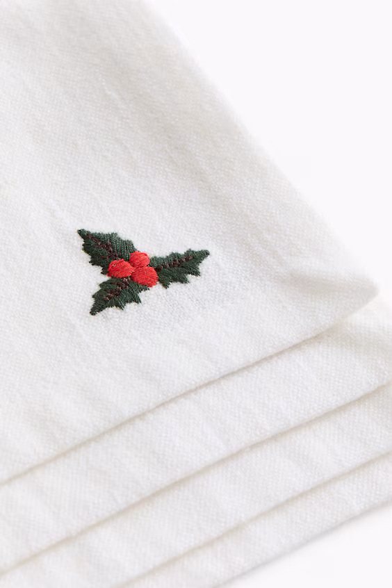 Набор из 4 скатертей для чашек с вышивкой