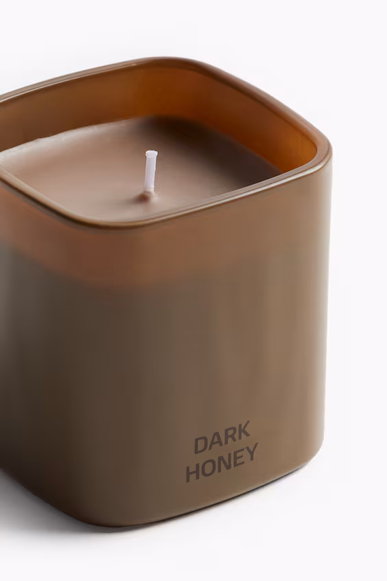 Ароматическая свеча в стеклянном контейнере