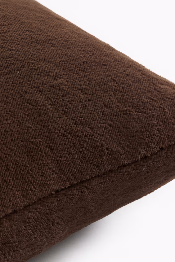 Пушистая наволочка на подушку