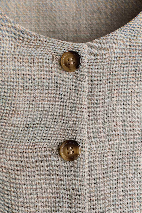 Длинный жилет