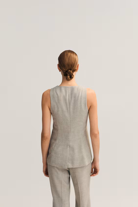 Длинный жилет