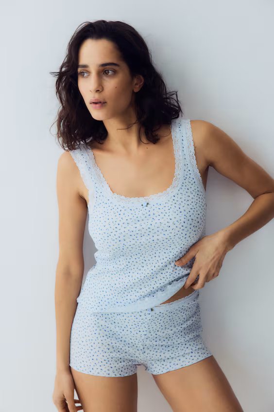 Пижама в рубчик с кружевными краями