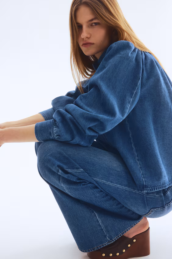 Плащ из джинсы с объемными рукавами