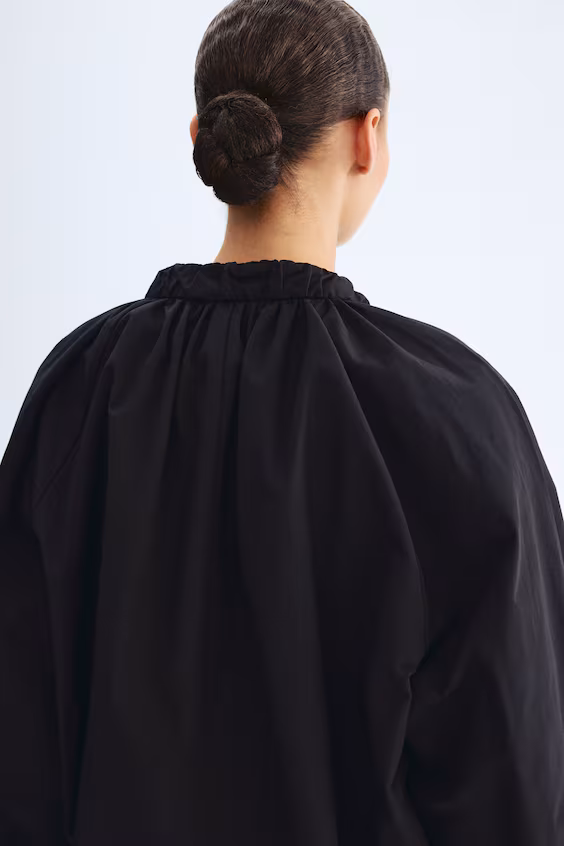 Ветровка с оборками