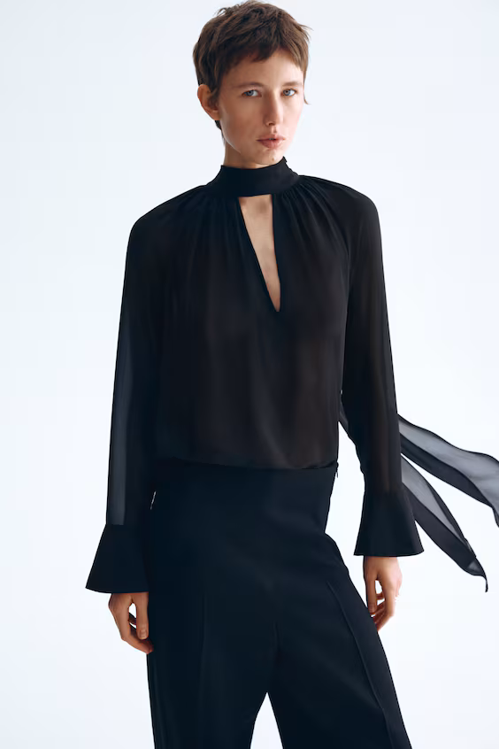 Блузка с воротником в стиле шарфа