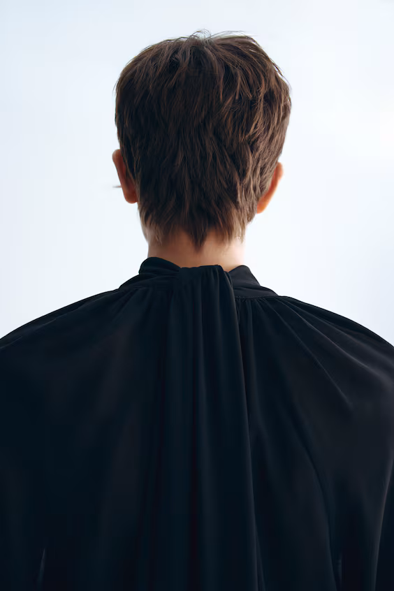 Блузка с воротником в стиле шарфа