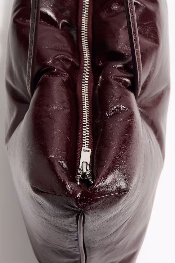 Сумка через плечо с мягкими подушками из кожи