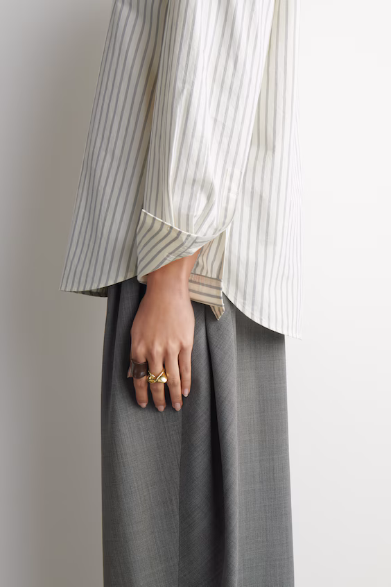 Кольцо из изогнутого дерева