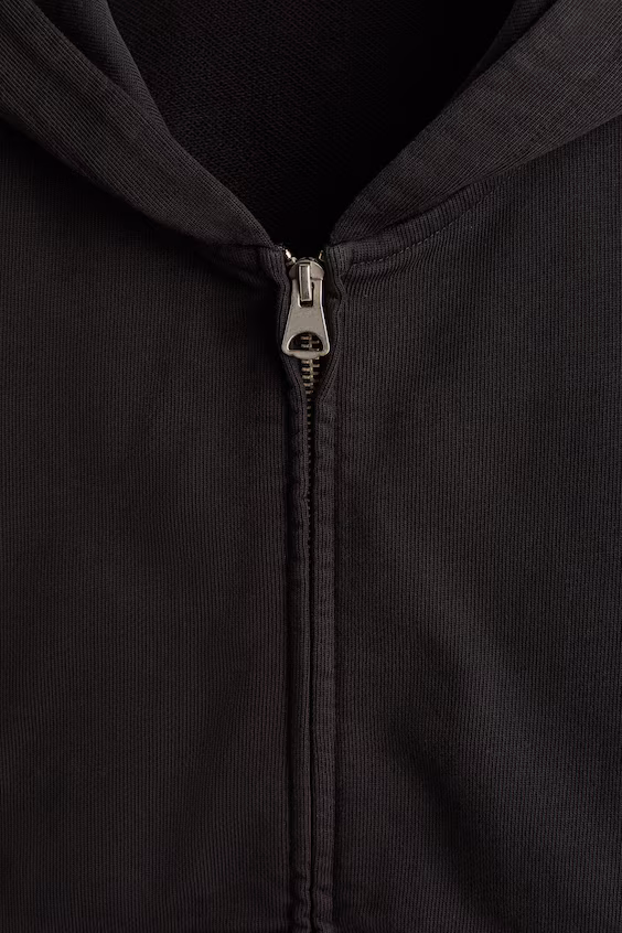 Пальто с капюшоном и молнией в свободном крое