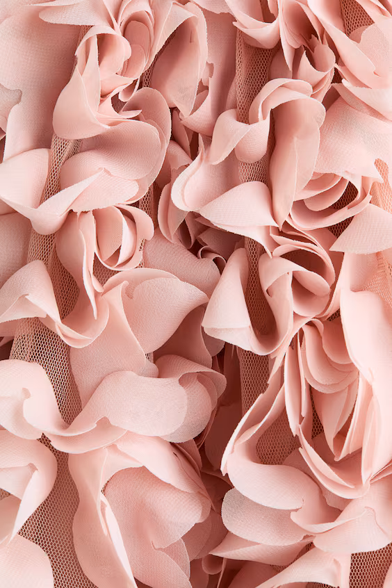 Платье с цветочными аппликациями