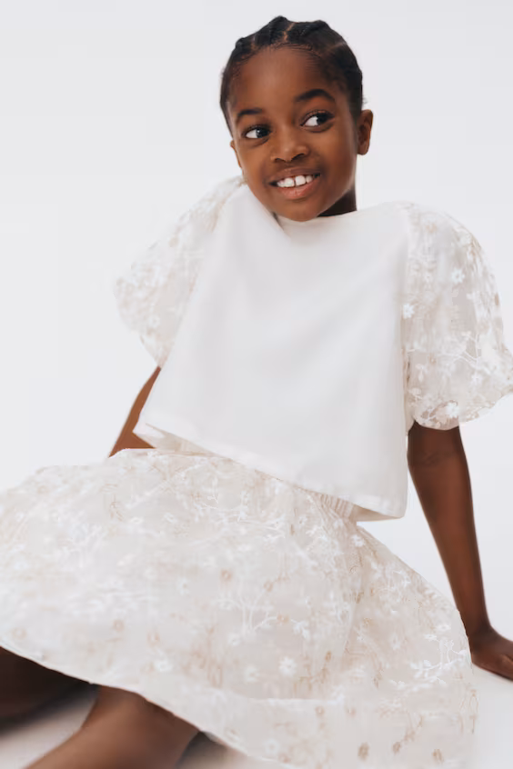 Блузка с воланами на рукавах