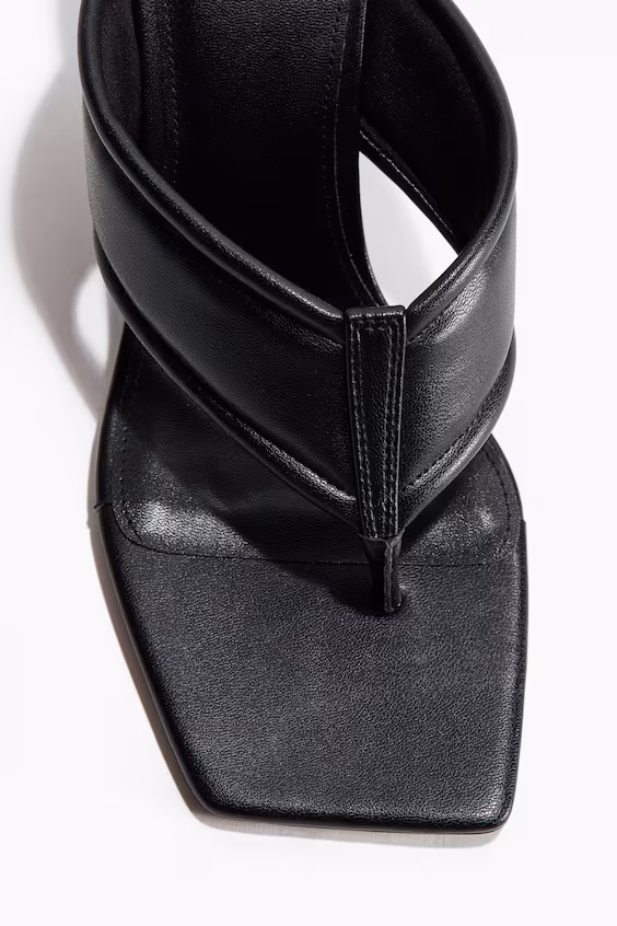 Босоножки с клиновидным каблуком