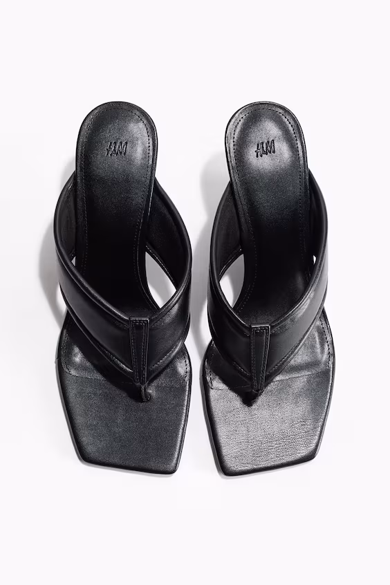 Босоножки с клиновидным каблуком