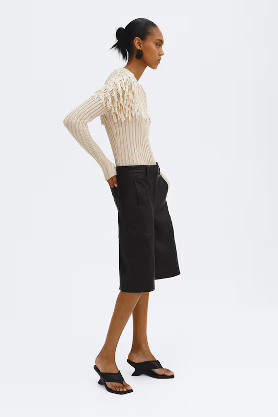 Свитер из рубчиковой ткани с кисточками