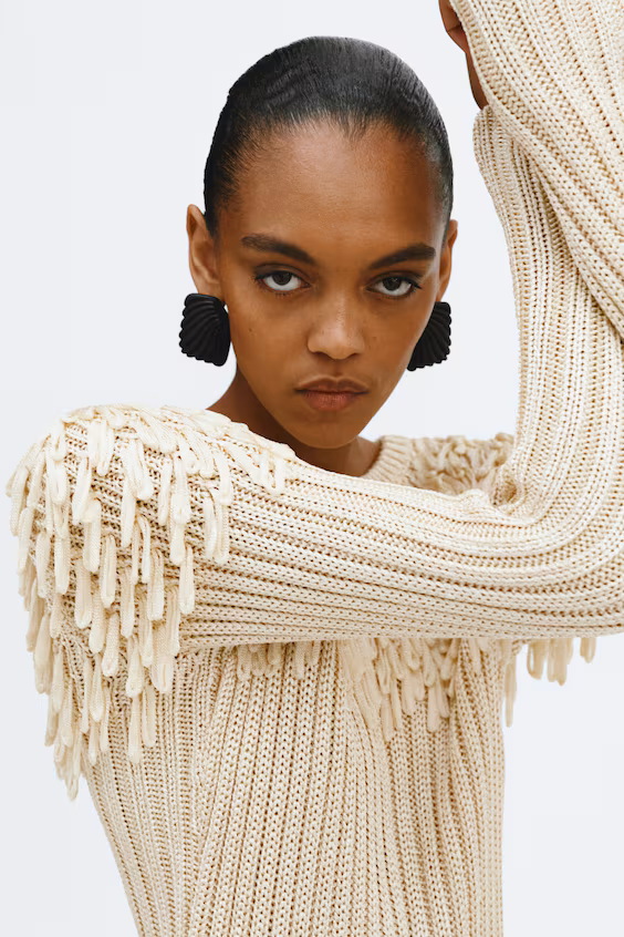 Свитер из рубчиковой ткани с кисточками