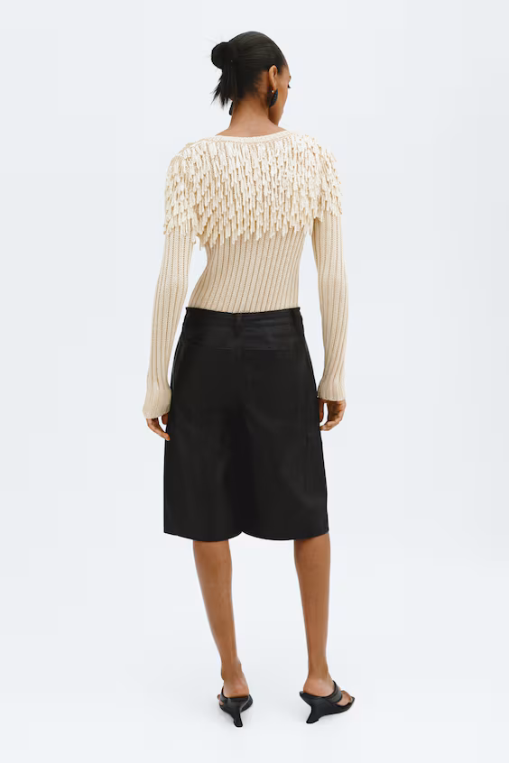 Свитер из рубчиковой ткани с кисточками