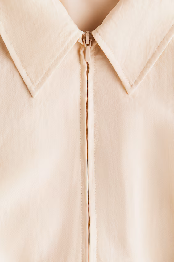 Рубашка с молнией и баской