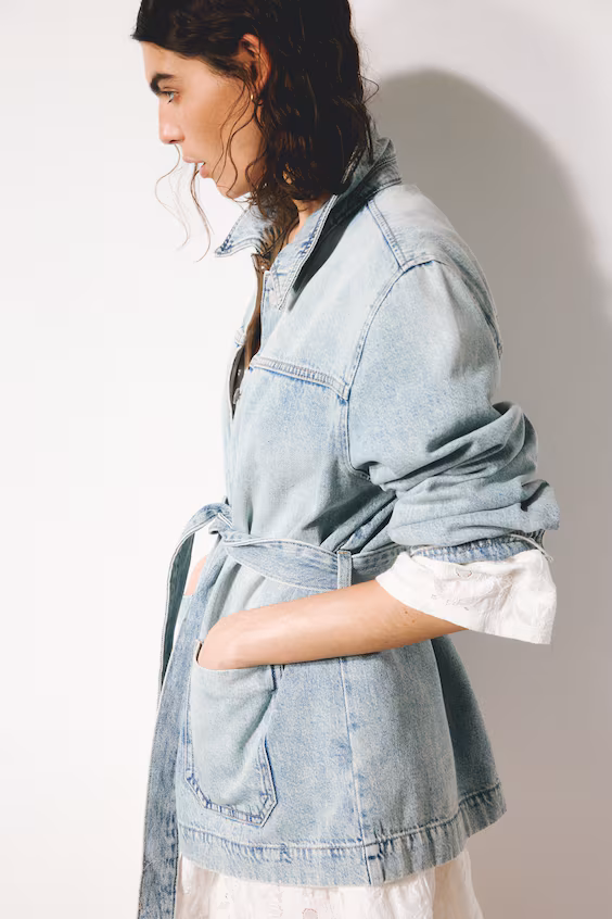 Джинсовая куртка с поясом