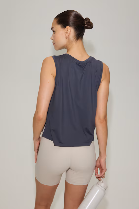 Топ для занятий спортом квадратного кроя с технологией drymove™