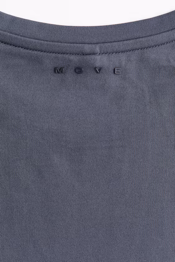 Топ для занятий спортом квадратного кроя с технологией drymove™